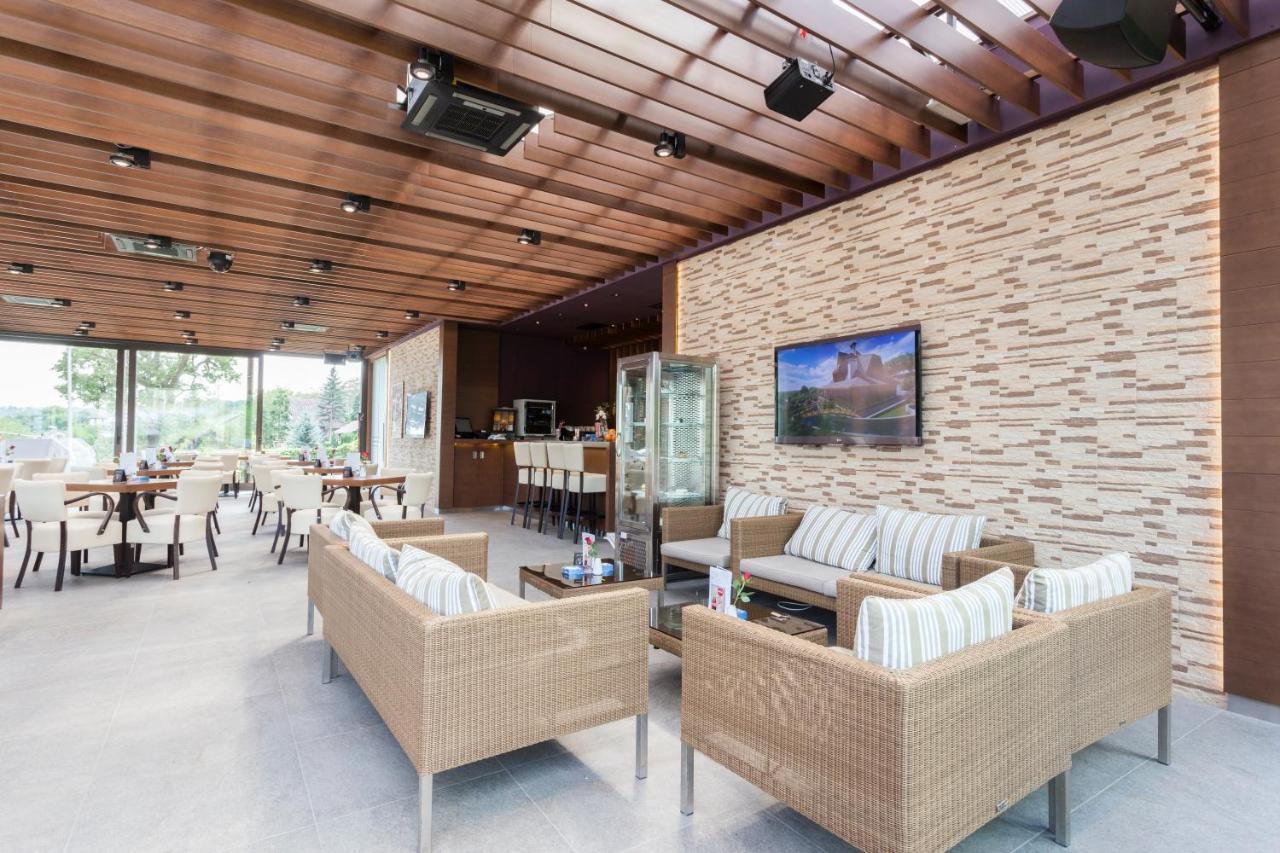 Hotel Premier Aqua - Adults Only Vrdnik Exterior foto The interior of the lounge