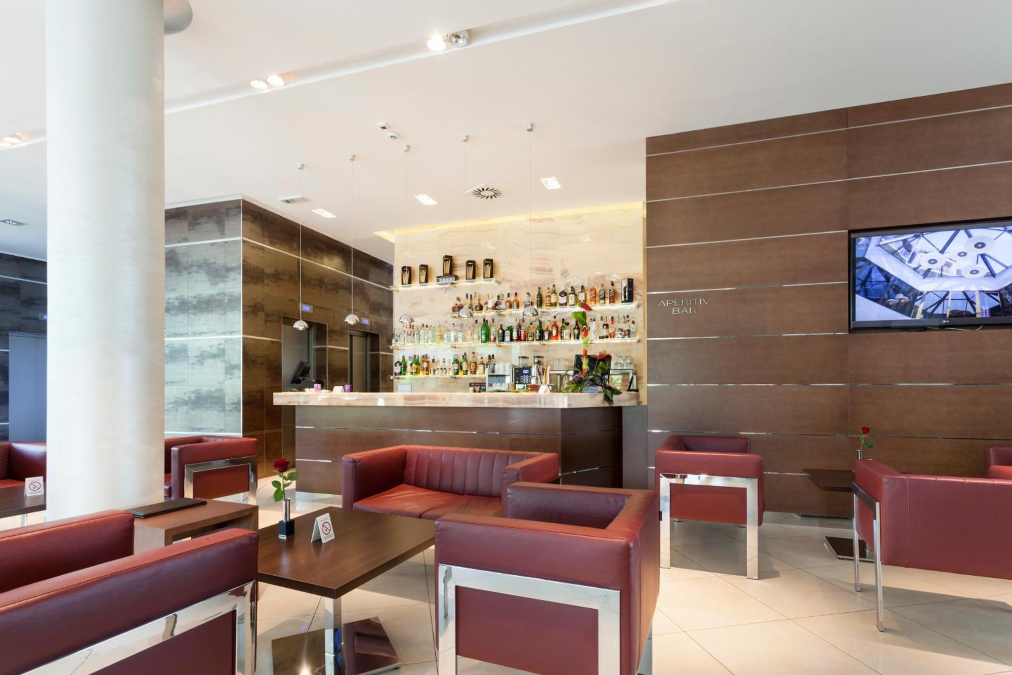 Hotel Premier Aqua - Adults Only Vrdnik Exterior foto The lounge at the airport