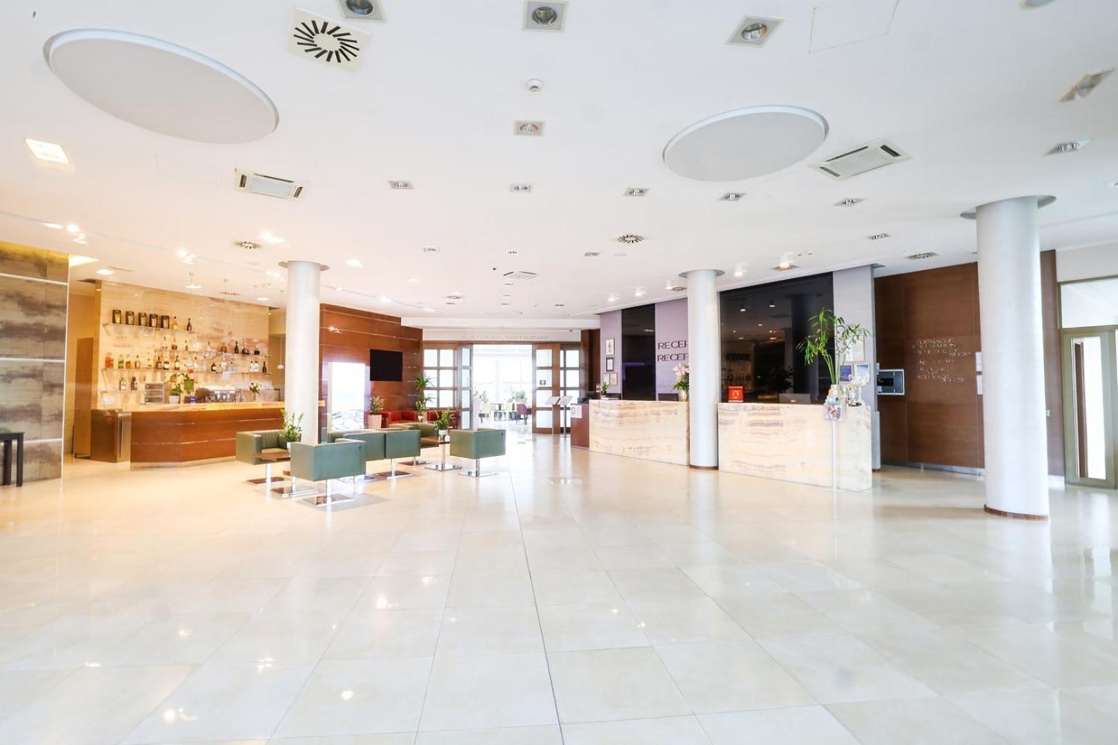 Hotel Premier Aqua - Adults Only Vrdnik Exterior foto The lobby of the hotel