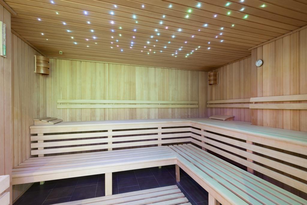 Hotel Premier Aqua - Adults Only Vrdnik Exterior foto A modern Finnish sauna