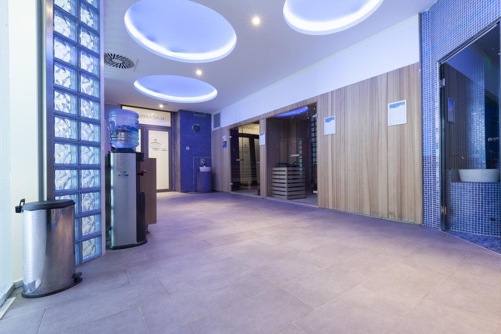 Hotel Premier Aqua - Adults Only Vrdnik Exterior foto The interior of the hotel